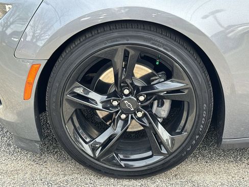 Used 2021 Chevrolet Camaro LT w/ RS Package image 10