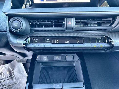 Used 2025 Toyota Prius XLE image 27