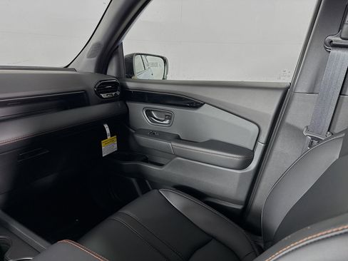 New 2025 Honda Pilot TrailSport image 28