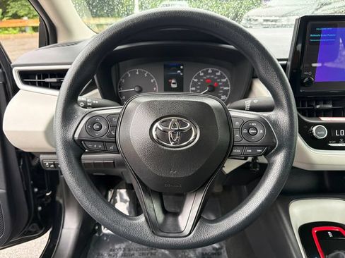 Used 2025 Toyota Corolla LE FWD image 27