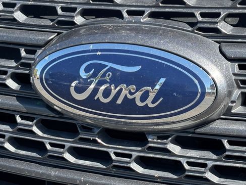 Used 2022 Ford Explorer XLT w/ Equipment Group 202A AWD/4WD image 9