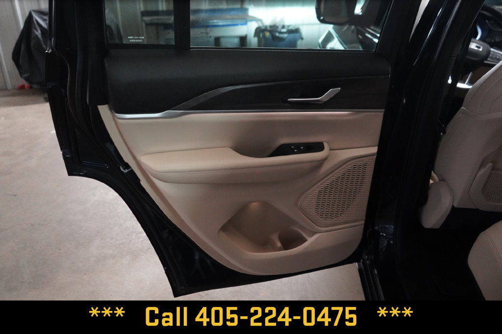 Used 2023 Jeep Grand Cherokee Limited RWD image 29