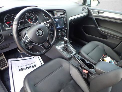 Used 2018 Volkswagen Golf SE image 9