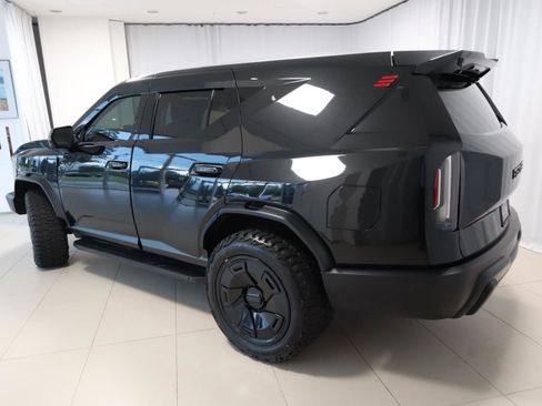 Used 2024 Cadillac Escalade Premium Luxury AWD/4WD image 3