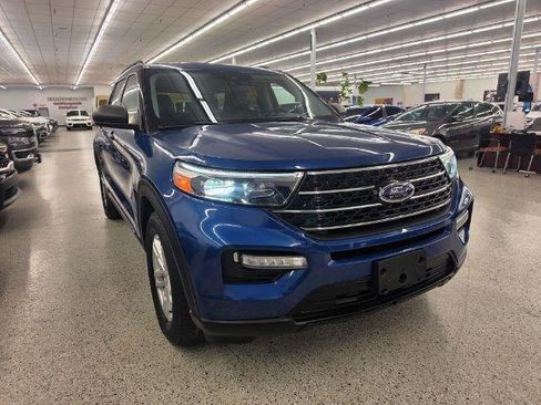 Used 2020 Ford Explorer XLT w/ Equipment Group 202A AWD/4WD image 3