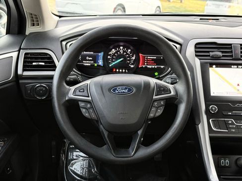 Used 2019 Ford Fusion SE FWD image 24