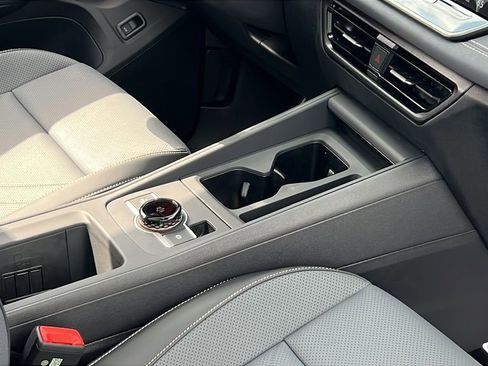 New 2026 Volkswagen Tiguan SE R-Line AWD/4WD image 12