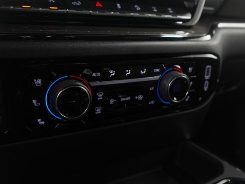 Used 2024 Chevrolet Silverado 1500 ZR2 w/ Technology Package image 23