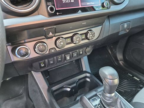 Used 2020 Toyota Tacoma TRD Off-Road w/ Technology Package AWD/4WD image 27