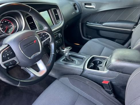Used 2017 Dodge Charger SXT image 11