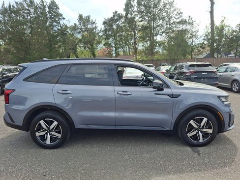 Used 2023 Kia Sorento S w/ Panoramic Sunroof Package image 6