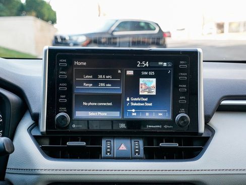 Used 2021 Toyota RAV4 XLE Premium image 12