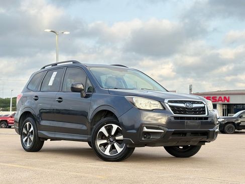 Used 2017 Subaru Forester 2.5i Premium AWD/4WD image 2