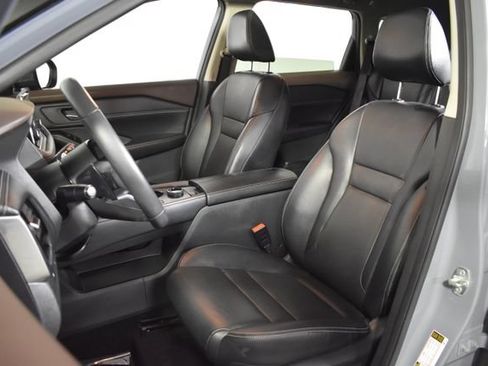 Used 2023 Nissan Rogue SL AWD/4WD image 9