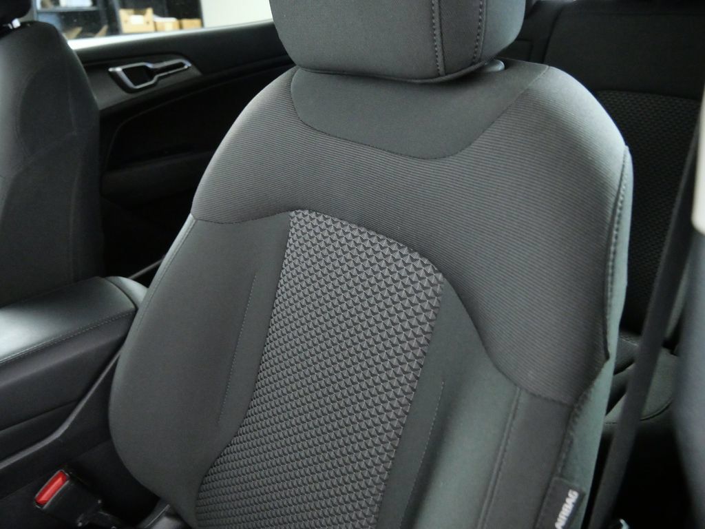 Used 2023 Kia Sportage LX AWD/4WD image 16