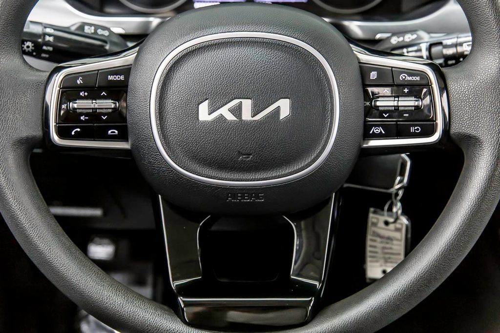 Used 2023 Kia Sorento LX FWD image 23