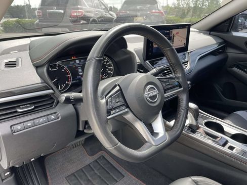 Used 2024 Nissan Altima 2.0 SR FWD image 18