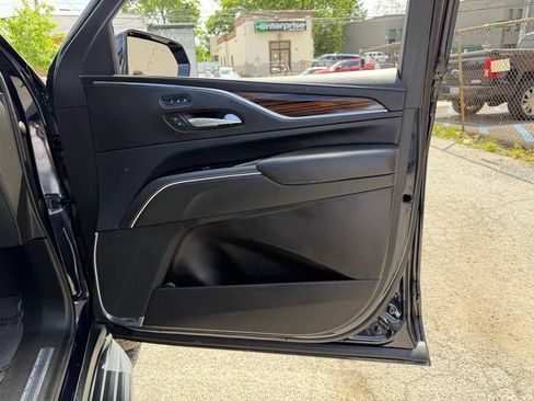 Used 2022 Cadillac Escalade ESV Premium Luxury AWD/4WD image 13
