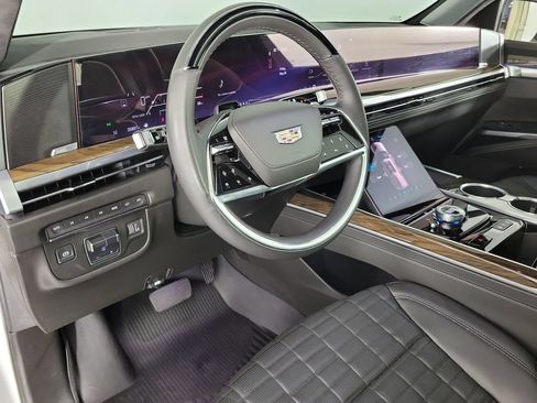 Certified 2025 Cadillac Escalade ESV Sport Platinum w/ LPO, Floor Liner Package AWD/4WD image 19