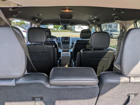 Used 2019 Dodge Grand Caravan SXT FWD image 24