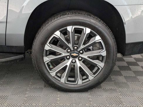 Used 2025 Chevrolet Suburban High Country w/ Sun And Tow Package image 15