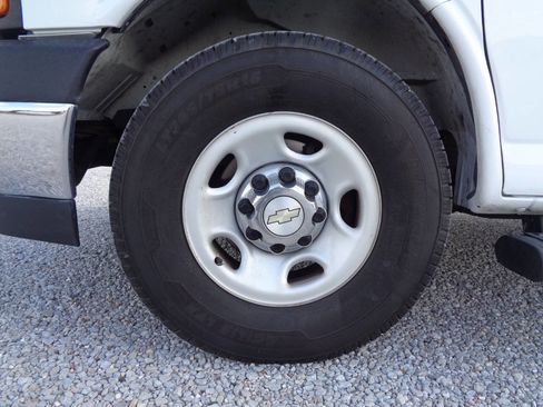 Used 2018 Chevrolet Express 3500 LS image 29