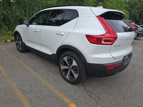 Used 2025 Volvo XC40 B5 Plus AWD/4WD image 3