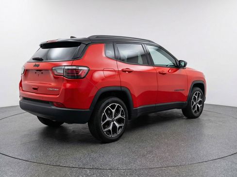 Used 2025 Jeep Compass Limited image 7