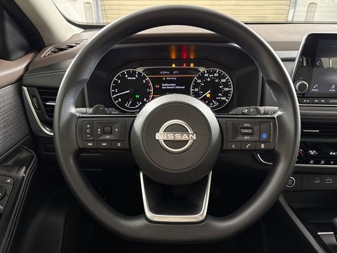 Used 2023 Nissan Rogue SV image 13