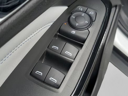 Used 2025 Chevrolet Trax LT FWD image 19