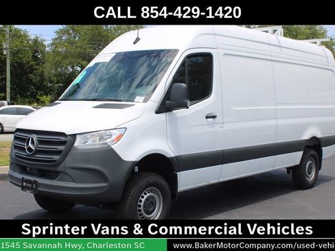 Used 2024 Mercedes-Benz Sprinter 2500 image 2