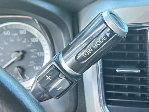 Used 2018 Nissan Titan SV w/ SV Convenience Package image 21