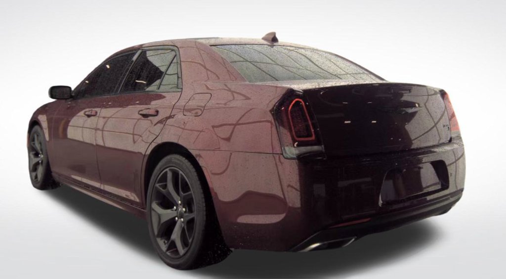 Used 2023 Chrysler 300 Touring L w/ Comfort Group RWD image 4