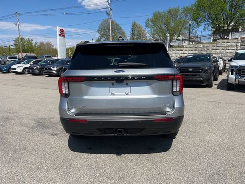 Used 2025 Ford Explorer Active AWD/4WD image 4