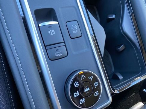 New 2025 Nissan Pathfinder SV image 19