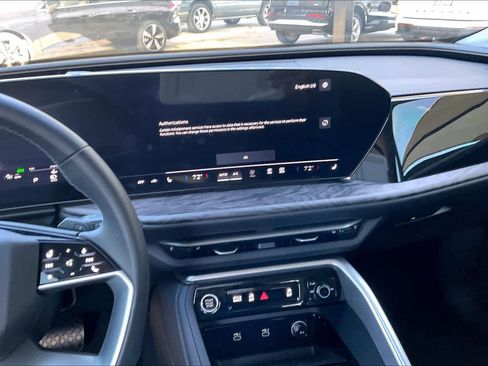 Used 2025 Audi Q5 Premium w/ Convenience Package image 6