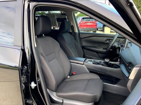 Used 2024 Nissan Rogue S FWD image 9