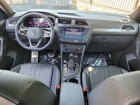Used 2023 Volkswagen Tiguan SE R-Line FWD image 16