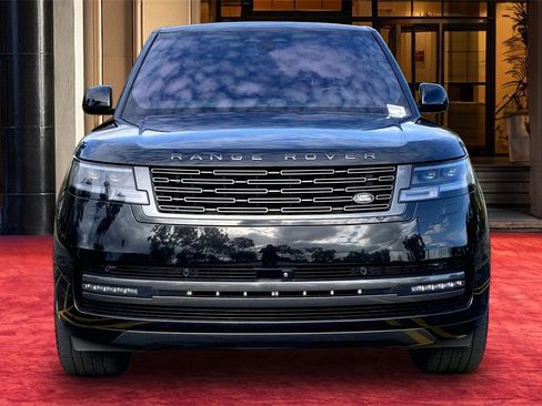 Used 2023 Land Rover Range Rover SE image 3