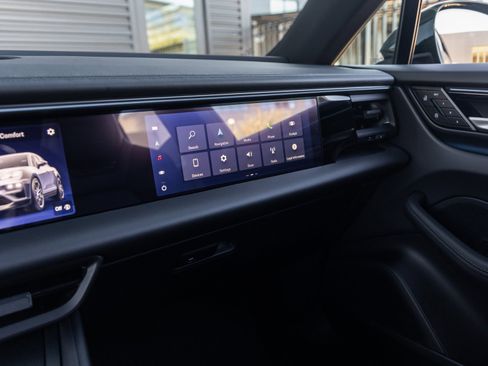 New 2025 Porsche Macan Electric image 33