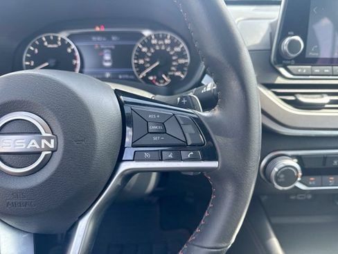 Used 2025 Nissan Altima 2.5 SR FWD image 25