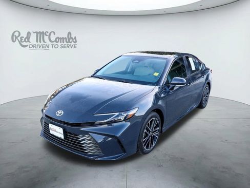Used 2025 Toyota Camry XLE image 1