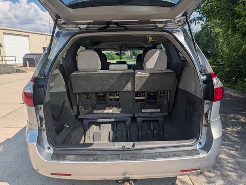Used 2016 Toyota Sienna LE FWD image 6