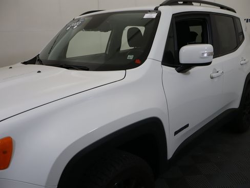 Used 2020 Jeep Renegade Altitude AWD/4WD image 12