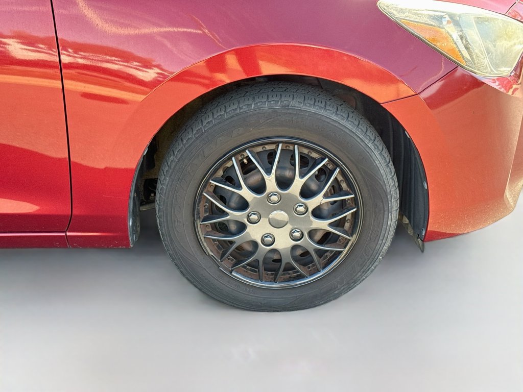 Used 2019 Toyota Yaris L FWD image 41