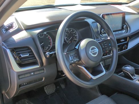 Used 2021 Nissan Rogue SV image 14