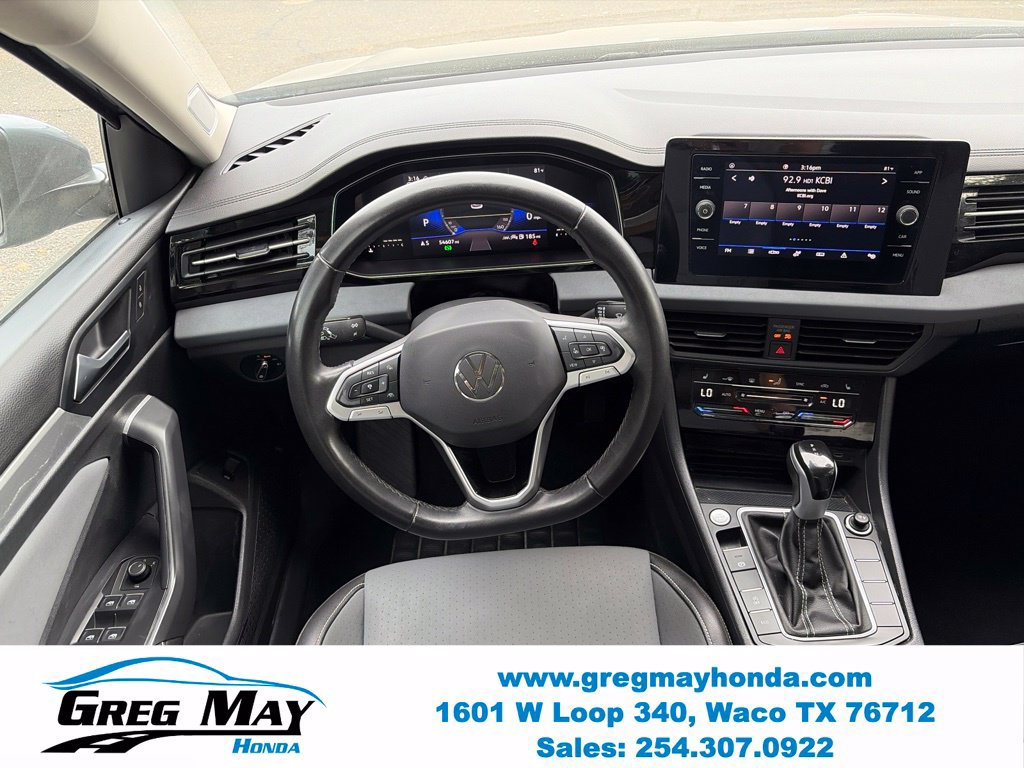 Used 2025 Volkswagen Jetta SE FWD image 20