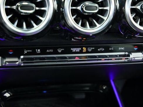 Used 2024 Mercedes-Benz GLB 250 image 22