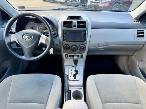 Used 2013 Toyota Corolla LE FWD image 12