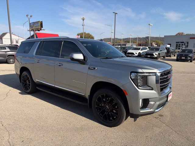 Used 2024 GMC Yukon XL SLT w/ SLT Premium Package AWD/4WD image 7